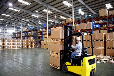 Services of Total Warehousing .